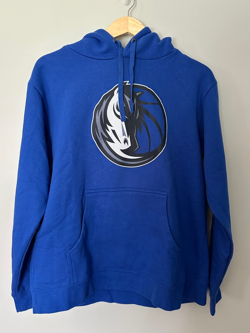 Dallas Mavericks Luka Doncic Hoodie, Men’s size Large; Royal Blue with Logo